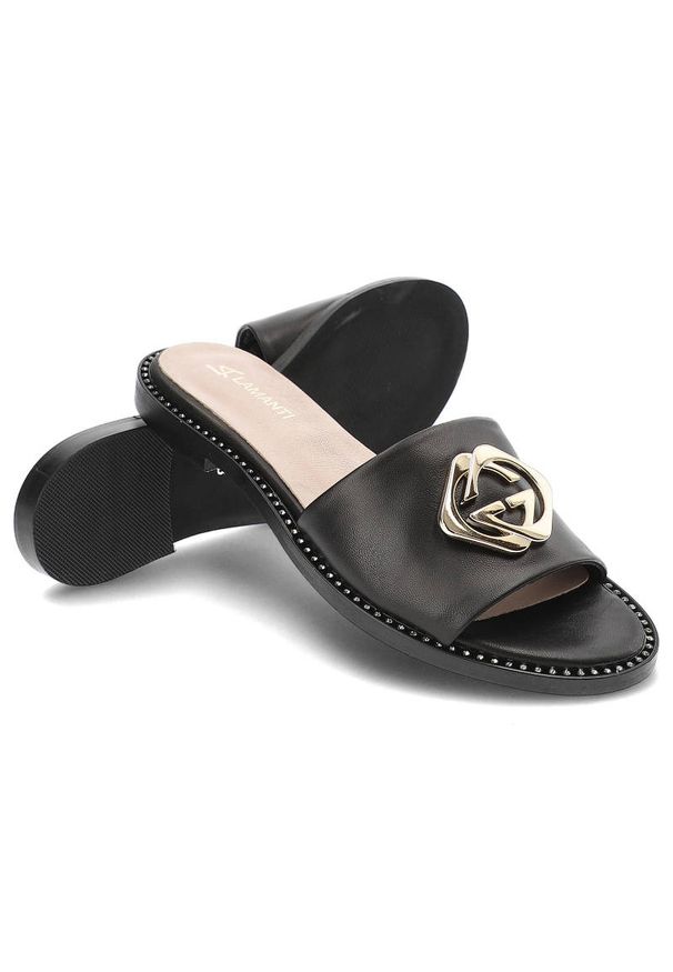 Czarne Klapki Lamanti Skórzane Buty Na Lato. Okazja: na co dzień. Kolor: czarny. Materiał: skóra. Wzór: aplikacja. Sezon: lato. Styl: klasyczny, casual, elegancki