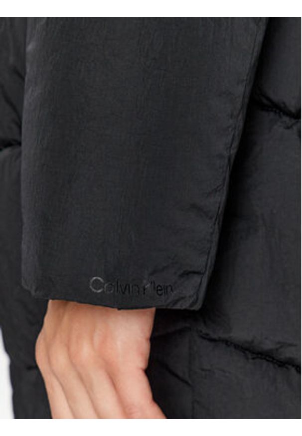 Calvin Klein Kurtka zimowa Modern K20K204690 Czarny Regular Fit. Kolor: czarny. Materiał: syntetyk. Sezon: zima