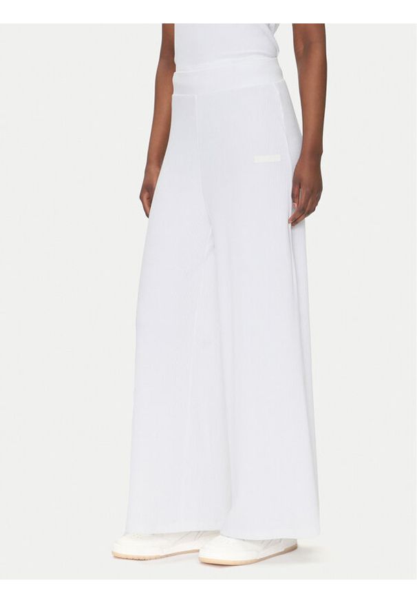 EA7 Emporio Armani Spodnie materiałowe 7W000165 AF12654 U0002 Biały Regular Fit. Kolor: biały. Materiał: wiskoza