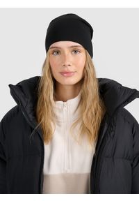 4f - 4F Czapka beanie uniseks - czarna Uniwersalny. Kolor: czarny. Materiał: bawełna, dzianina, elastan, materiał. Wzór: aplikacja. Styl: klasyczny, sportowy, casual