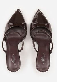Renee - Brązowe Eleganckie Klapki na Szpilce z Noskiem w Szpic i Dwoma Paseczkami Sarrelle. Kolor: brązowy. Obcas: na szpilce. Styl: elegancki. Wysokość obcasa: średni #2