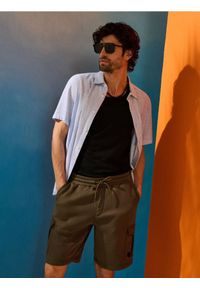 Sinsay - Bawełniane szorty cargo - khaki. Kolor: brązowy. Materiał: bawełna