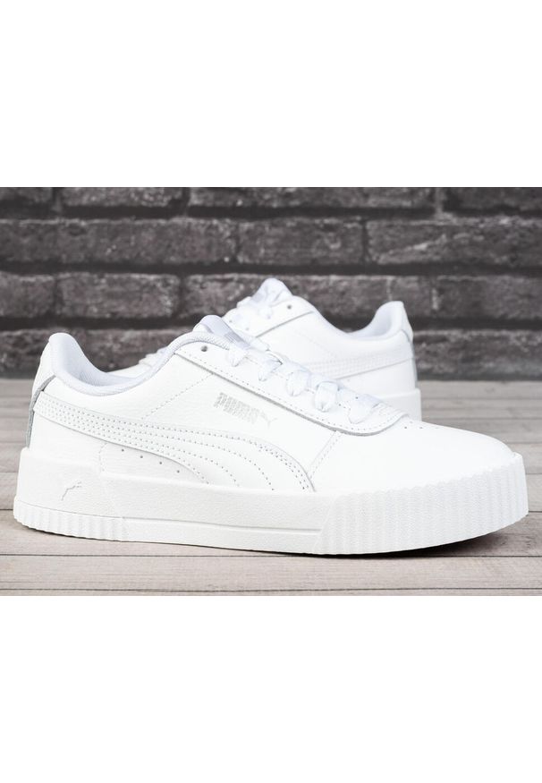 Buty damskie sportowe trampki Puma CARINA. Kolor: biały