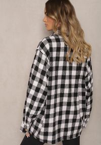 Renee - Czarno-Biała Oversize Koszula w Kratę z Kieszeniami na Klapy Kaithrea. Kolor: czarny #3
