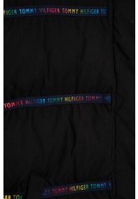 TOMMY HILFIGER - Tommy Hilfiger Kurtka dziecięca kolor czarny. Okazja: na co dzień. Kolor: czarny. Materiał: poliester, materiał. Wzór: gładki. Styl: casual #3
