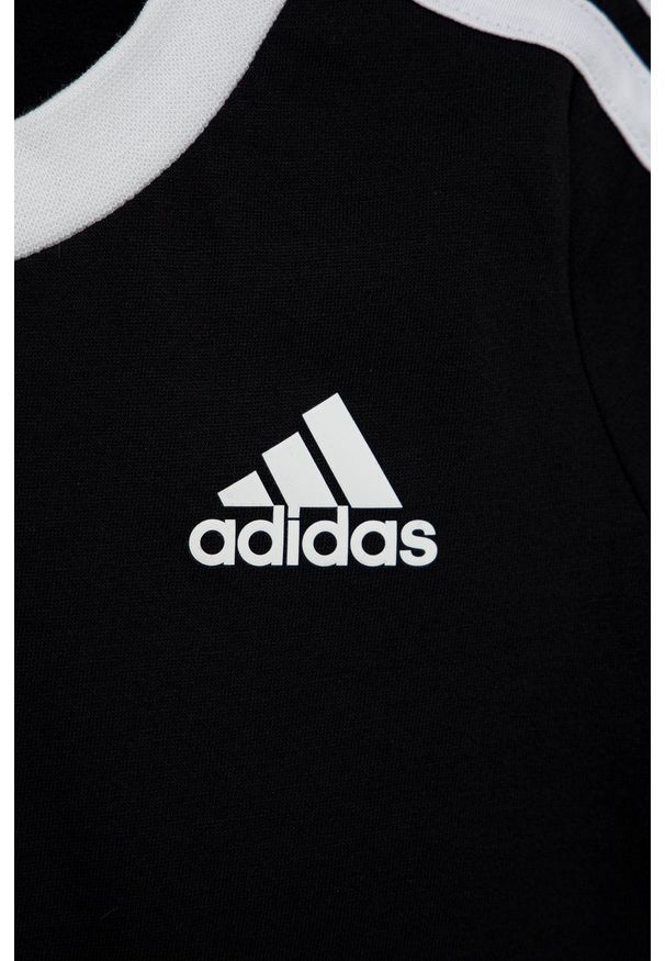 adidas Performance T-shirt bawełniany dziecięcy kolor czarny. Okazja: na co dzień. Kolor: czarny. Materiał: bawełna. Wzór: nadruk. Styl: casual