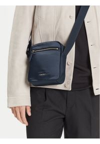 Calvin Klein Saszetka Sleek Nylon Reporter LV04D3176G Granatowy. Kolor: niebieski. Materiał: materiał #1