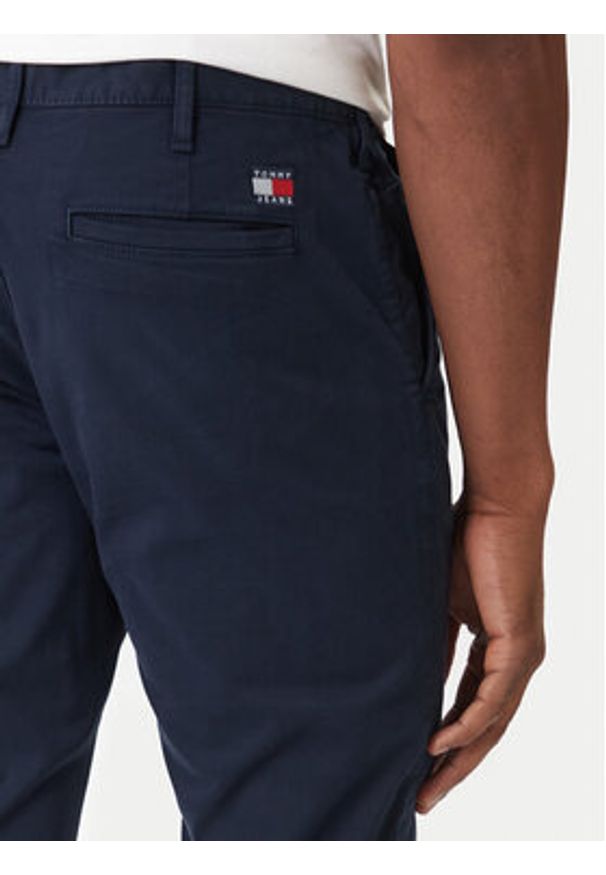 Tommy Jeans Spodnie materiałowe DM0DM22404 Granatowy Regular Fit. Kolor: niebieski. Materiał: bawełna
