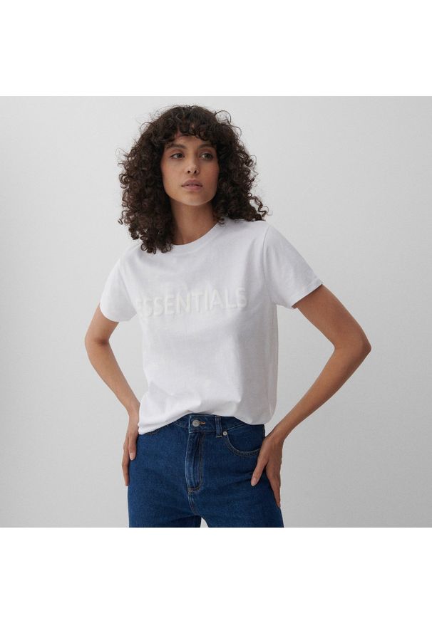 Reserved - Bawełniany t-shirt z napisem - Biały. Kolor: biały. Materiał: bawełna. Wzór: napisy