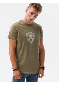 Ombre Clothing - T-shirt męski z nadrukiem S1434 V-25B - oliwkowy - XXL. Kolor: oliwkowy. Materiał: bawełna. Wzór: nadruk. Styl: klasyczny