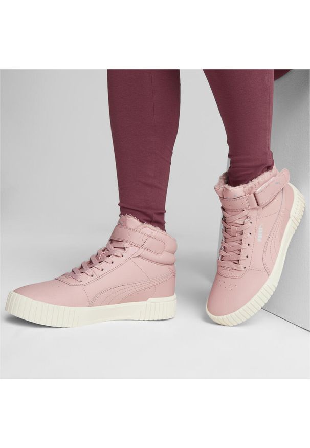Buty do chodzenia damskie Puma Carina 2.0 Mid Wtr. Okazja: na plażę. Kolor: biały, wielokolorowy, różowy. Sezon: lato. Sport: turystyka piesza