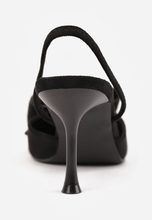 Renee - Czarne Szpilki z Imitacji Zamszu z Paskiem na Piętę i Ozdobną Kokardą Themigeia. Nosek buta: otwarty. Zapięcie: pasek. Kolor: czarny. Materiał: zamsz. Wzór: aplikacja. Sezon: lato. Obcas: na szpilce. Wysokość obcasa: średni