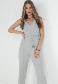 Born2be - Szary Kombinezon z Prążkowanej Dzianiny z Ozdobnym Paskiem Alicen. Kolor: szary. Materiał: prążkowany, dzianina. Długość rękawa: bez rękawów. Sezon: wiosna, lato #4