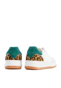 Wittchen - Damskie sneakersy skórzane ze wstawką z motywem zwierzęcym biało-zielone. Nosek buta: okrągły. Kolor: zielony, biały, wielokolorowy. Materiał: skóra. Wzór: motyw zwierzęcy. Obcas: na platformie. Sport: turystyka piesza #3
