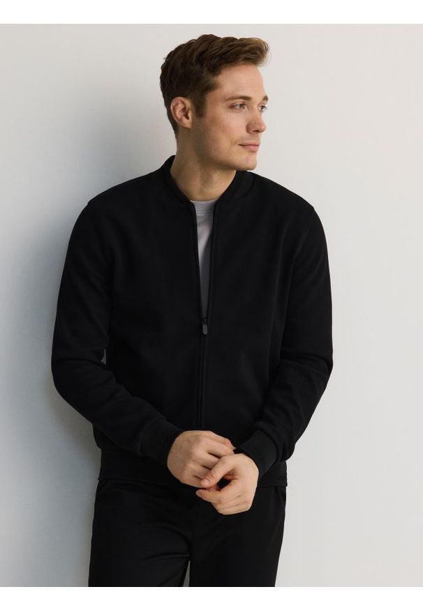 Reserved - Bluza bomberka - czarny. Kolor: czarny. Materiał: dzianina, bawełna