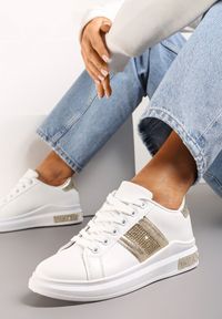 Renee - Biało-Złote Sneakersy z Metalicznymi Wstawkami i Cyrkoniami na Grubej Podeszwie Wirela. Kolor: biały #1