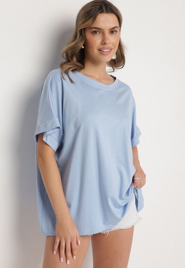 Born2be - Niebieski T-shirt z Wiskozą o Kroju Nietoperza Tanariona. Okazja: na co dzień. Kolor: niebieski. Materiał: wiskoza. Styl: casual