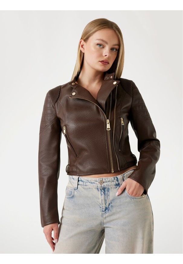 Guess Kurtka z imitacji skóry W5YL19 WHDS0 Brązowy Regular Fit. Kolor: brązowy. Materiał: skóra
