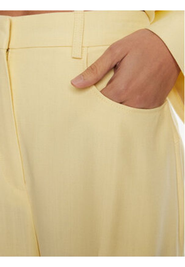 JACQUEMUS Spodnie materiałowe 24E241PA003 Żółty Regular Fit. Kolor: żółty. Materiał: wiskoza