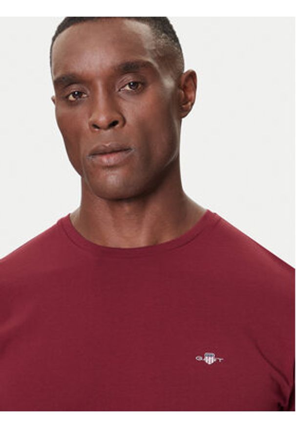 GANT - Gant T-Shirt 2004080 Bordowy Regular Fit. Kolor: czerwony. Materiał: bawełna