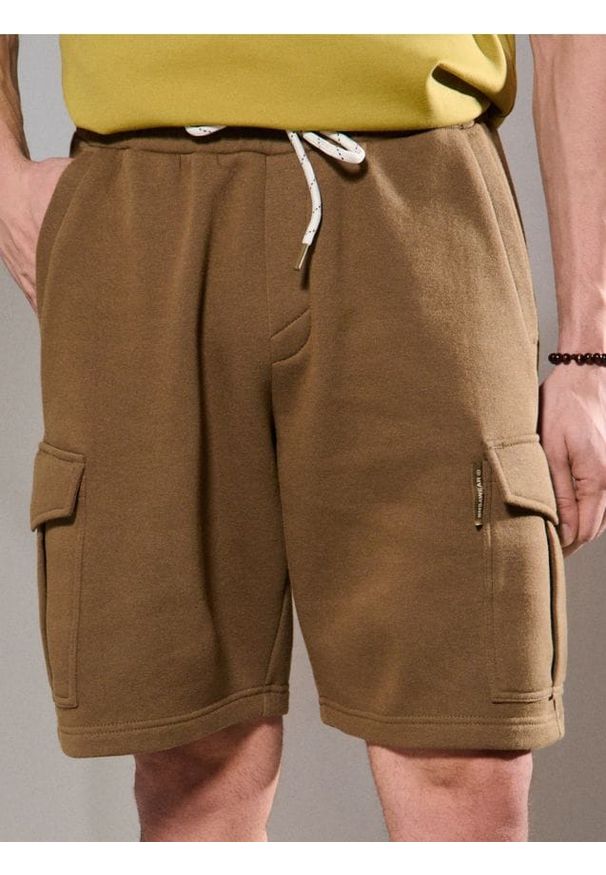 Sinsay - Szorty cargo - khaki. Kolor: brązowy