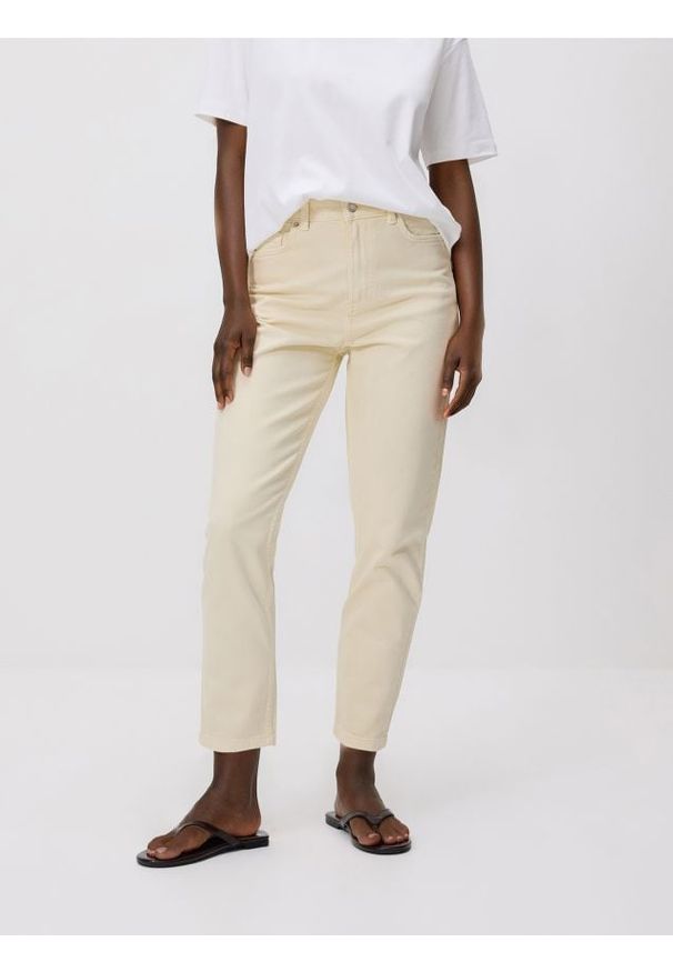 Reserved - Jeansy mom fit - żółty. Kolor: żółty