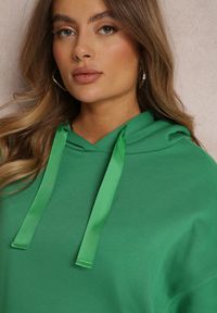 Renee - Zielona Bluza Oversize z Kapturem Liiza. Okazja: na co dzień. Typ kołnierza: kaptur. Kolor: zielony. Materiał: polar, tkanina, bawełna. Wzór: jednolity. Styl: casual #5