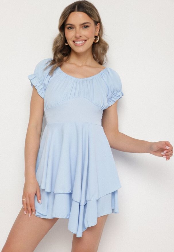 Born2be - Jasnoniebieska Sukienka z Bawełną Bufiastymi Rękawami i Falbankami Maveleira. Typ kołnierza: kołnierz z falbankami. Kolor: niebieski. Materiał: bawełna. Styl: elegancki