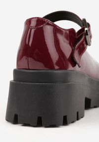 Renee - Bordowe Półbuty Lakierowane na Platformie i Słupku w Stylu Mary Jane Omela. Okazja: do pracy, na spotkanie biznesowe. Zapięcie: sprzączka. Kolor: czerwony. Materiał: lakier. Obcas: na platformie. Styl: wizytowy, klasyczny, biznesowy, elegancki #9