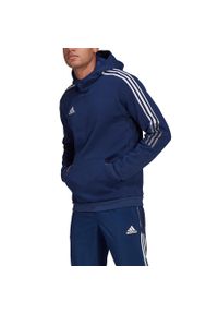 Adidas - Bluza piłkarska męska adidas Tiro 21 Sweat Hoody. Kolor: niebieski, wielokolorowy, biały. Materiał: poliester, bawełna. Sport: piłka nożna