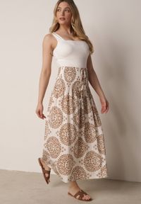 Born2be - Beżowa Rozkloszowana Spódnica z Wiskozy z Wysokim Stanem i Etnicznym Wzorem Ari. Okazja: do pracy, na co dzień, na spacer. Stan: podwyższony. Kolor: beżowy. Materiał: wiskoza. Wzór: aplikacja. Sezon: lato. Styl: casual #5