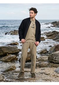 Sinsay - Spodnie straight leg z domieszką lnu - zielony. Kolor: zielony. Materiał: len