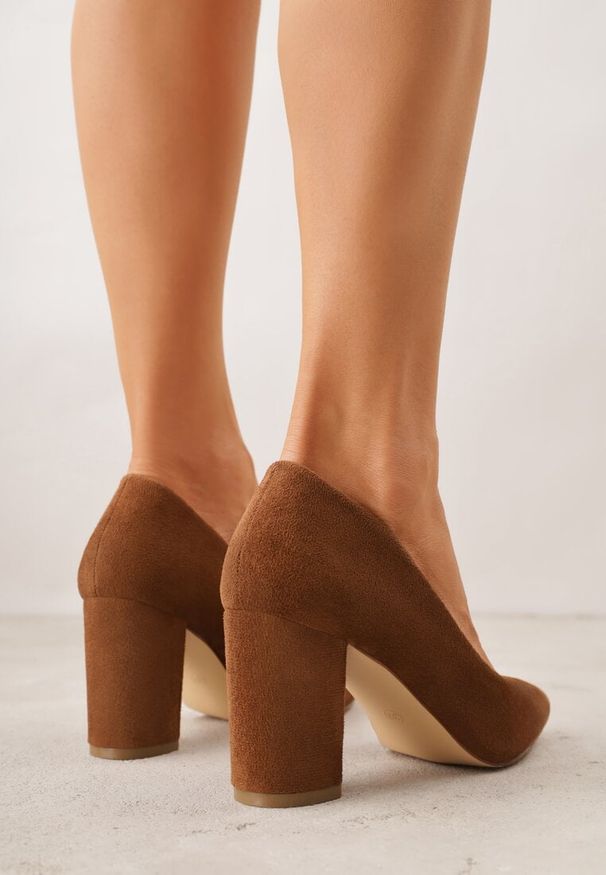 Born2be - Brązowe Klasyczne Czółenka na Obcasie Vices ze Skórzaną Wkładką Maithria. Okazja: do pracy, na spotkanie biznesowe. Kolor: brązowy. Materiał: skóra. Obcas: na obcasie. Styl: klasyczny. Wysokość obcasa: średni