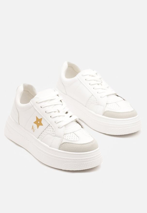 Renee - Biało-Złote Sneakersy Vices na Platformie z Gwiazdką Fenarra. Okazja: na co dzień. Kolor: biały. Materiał: skóra, jeans. Obcas: na platformie