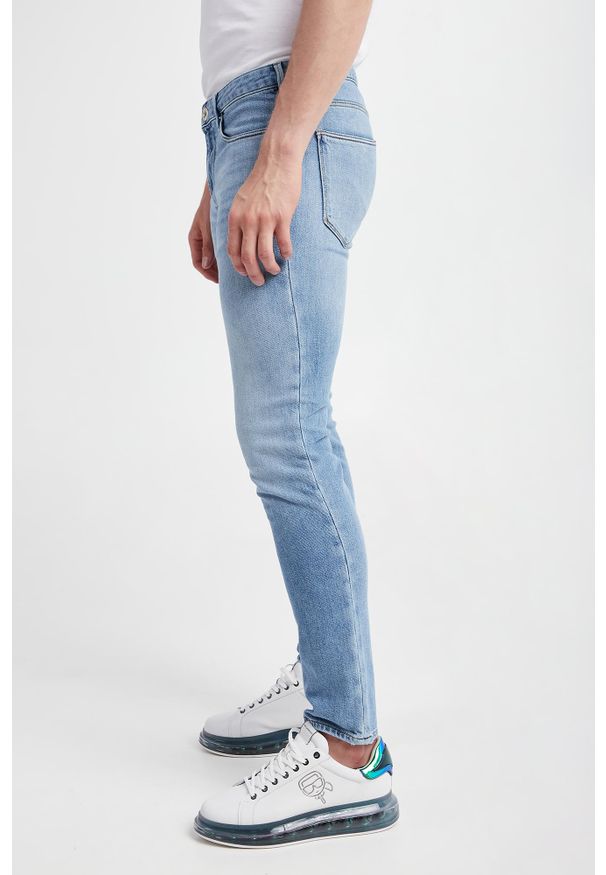 Emporio Armani - Jeansy męskie EMPORIO ARMANI. Wzór: aplikacja