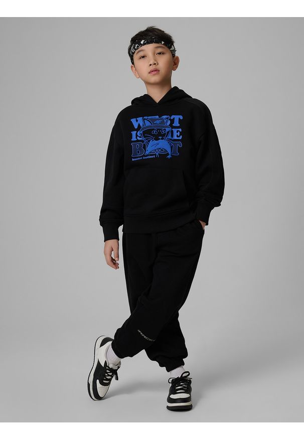 4f - 4F Bluza dresowa loose z kapturem chłopięca - czarna 152 (11-12 lat). Okazja: na co dzień. Typ kołnierza: kaptur. Kolor: czarny. Materiał: dresówka. Sezon: lato. Styl: casual, sportowy