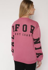 Born2be - Różowa Ocieplana Bluza z Bawełną i Napisem z Tyłu Fezanda. Okazja: na co dzień. Kolor: różowy. Materiał: bawełna. Wzór: napisy. Styl: klasyczny, casual, elegancki #6