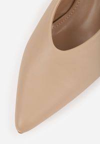 Born2be - Ciemnobeżowe Czółenka Sandały na Kaczuszce Vices z Odkrytą Piętą Aranire. Okazja: na co dzień. Kolor: beżowy. Sezon: lato. Obcas: na szpilce. Styl: casual, elegancki #7