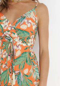 Born2be - Pomarańczowa Sukienka Nerin. Okazja: na spacer, na plażę. Typ kołnierza: dekolt kopertowy. Kolor: pomarańczowy. Wzór: kwiaty, nadruk. Typ sukienki: kopertowe. Materiał: tkanina. Długość rękawa: na ramiączkach. Styl: boho. Długość: maxi #2