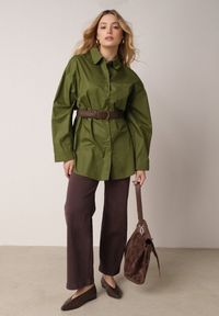 Born2be - Zielona Długa Koszula Oversize z Bawełny i Wiskozy z Paskiem z Klamrą Thessalonike. Okazja: na co dzień. Kolor: zielony. Materiał: wiskoza, bawełna. Długość: długie. Styl: casual #2