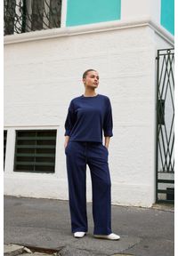 MOODO - Spodnie dresowe granatowe. Kolor: niebieski. Materiał: dresówka #1