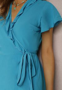 Renee - Niebieska Sukienka z Wiskozy Amathomela. Kolor: niebieski. Materiał: wiskoza. Typ sukienki: kopertowe. Styl: klasyczny. Długość: mini #5
