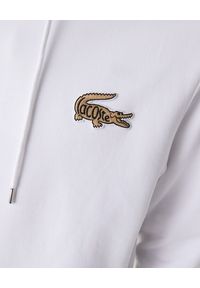 Lacoste - LACOSTE - Biała bluza z kapturem. Okazja: na co dzień. Typ kołnierza: kaptur. Kolor: biały. Materiał: jeans, materiał. Długość rękawa: długi rękaw. Długość: długie. Wzór: aplikacja. Styl: klasyczny, casual #3