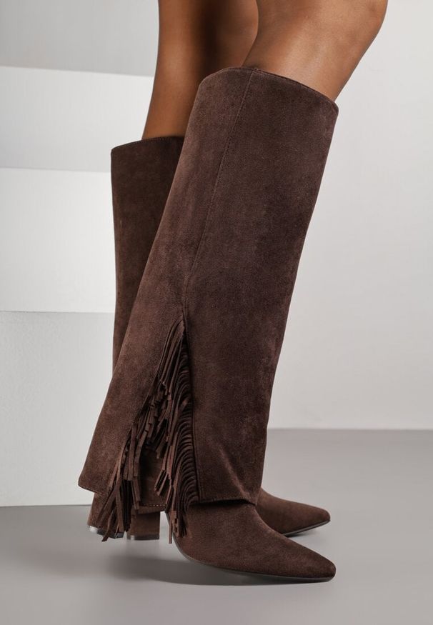 Born2be - Brązowe Kozaki na Słupku z Wywiniętą Cholewką z Frędzlami Linadela. Okazja: na co dzień, na spotkanie biznesowe, do pracy. Kolor: brązowy. Materiał: satyna, jeans. Szerokość cholewki: normalna. Obcas: na słupku. Styl: casual, biznesowy, elegancki, klasyczny