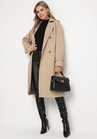 Born2be - Ciemnobeżowy Płaszcz Dwurzędowy Trencz Ozdobiony Paskiem i Pagonami Malwissa. Okazja: na co dzień. Kolor: beżowy. Materiał: jeans. Wzór: aplikacja. Sezon: wiosna, jesień. Styl: casual, elegancki #5
