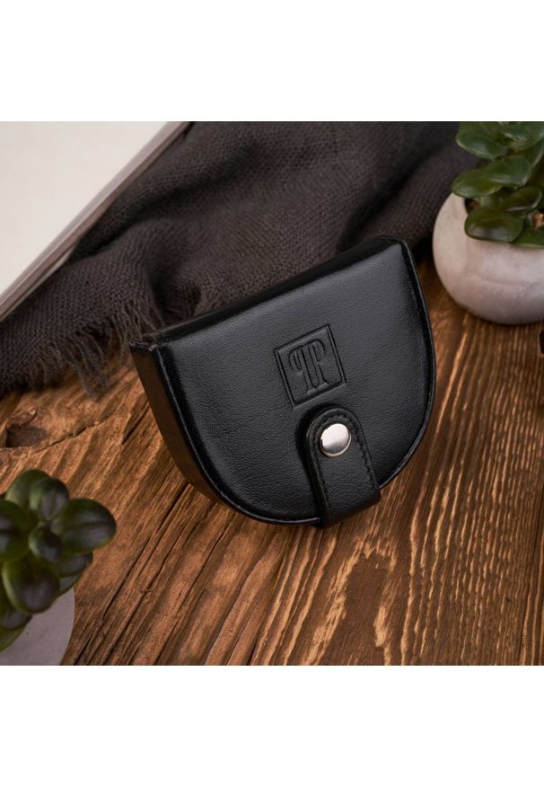 Podkówka skórzana PAOLO PERUZZI T-50-BL czarna. Kolor: czarny. Materiał: skóra