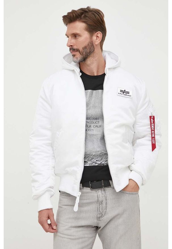Alpha Industries kurtka bomber MA-1 ZH Back Print męski kolor biały zimowa. Kolor: biały. Wzór: nadruk. Sezon: zima