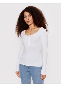 Pieces Bluzka Kitte 17101437 Biały Slim Fit. Kolor: biały. Materiał: bawełna #1