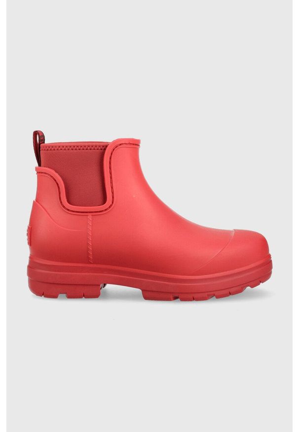 Ugg - UGG kalosze W Droplet damskie kolor czerwony. Nosek buta: okrągły. Kolor: czerwony. Materiał: wełna, włókno, guma