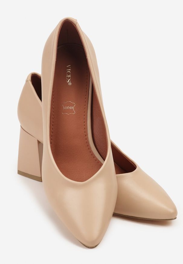 Renee - Beżowe Czółenka Vices Basic na Słupkowym Obcasie ze Skórzaną Wkładką Esande. Okazja: na wesele, na imprezę, na ślub cywilny. Kolor: beżowy. Materiał: skóra. Obcas: na obcasie. Styl: klasyczny, wizytowy. Wysokość obcasa: średni